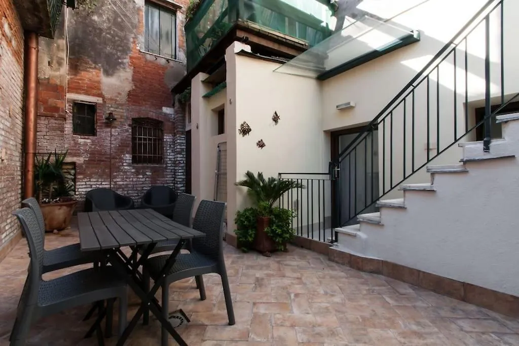 Ca\'Mariagrazia Flat In Venice With Private Patio location